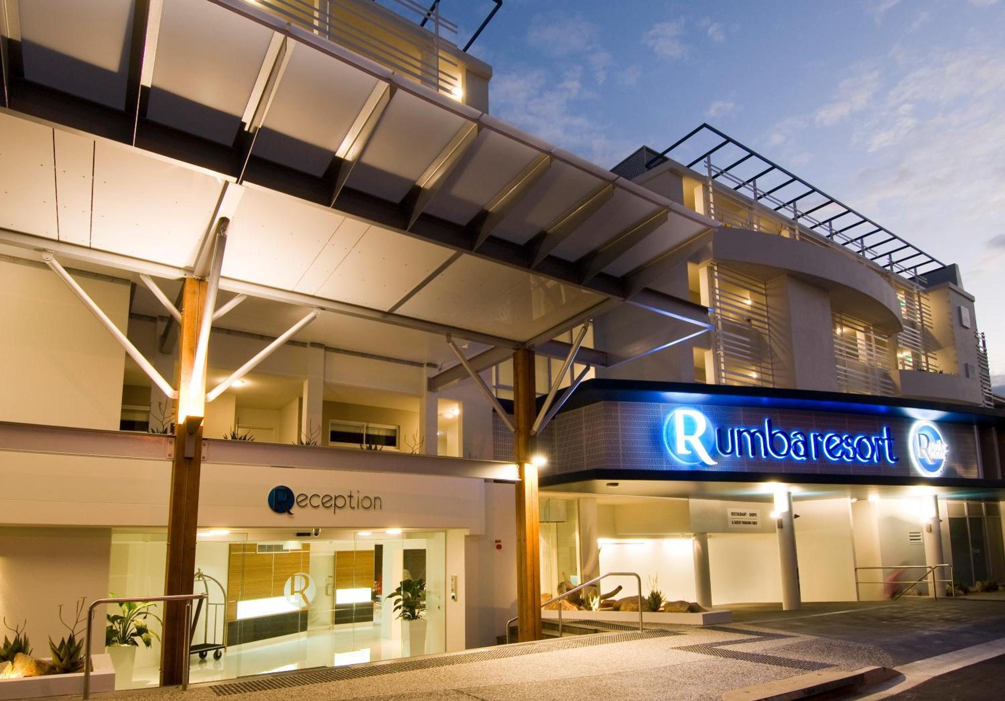 Rumba Beach Resort Калундра Екстериор снимка The hotel's entrance