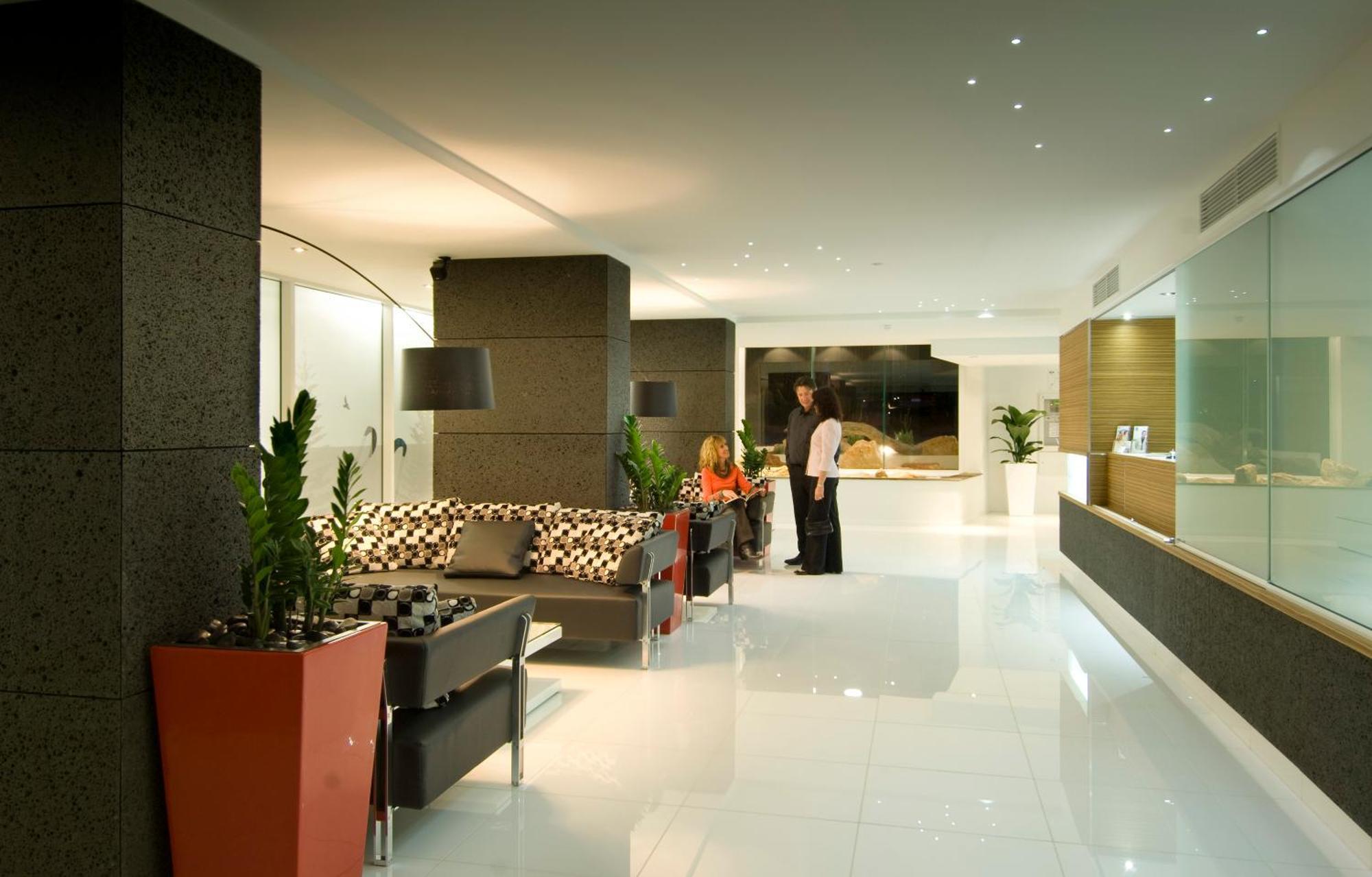 Rumba Beach Resort Калундра Екстериор снимка The lobby of the hotel